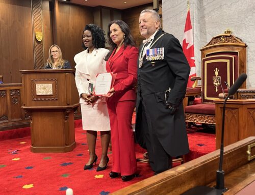 Souad Elmallem, récipiendaire de la Médaille du couronnement du roi Charles III